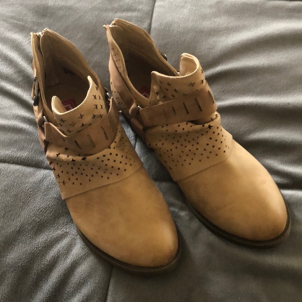 Tan low cut boots